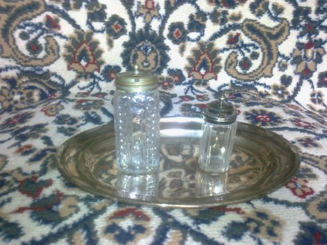 Two glas mustard tanqard